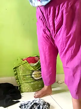 Webcam Model (Papte-) is live