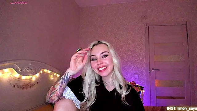 LillyMoure_ webcam