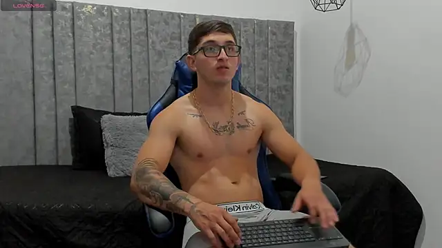 Calvin_Hunter webcam