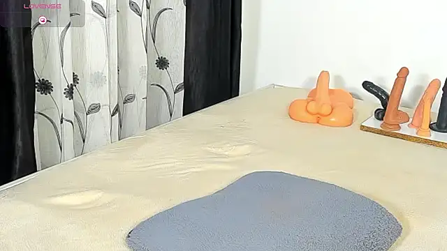 CREAMY_BUBBLEGUM webcam