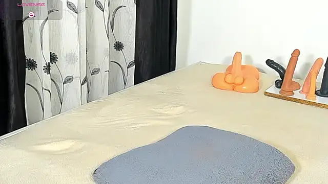 CREAMY_BUBBLEGUM webcam