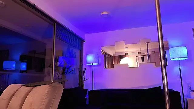 mandi4pole_ (F young) - Show pussy close up