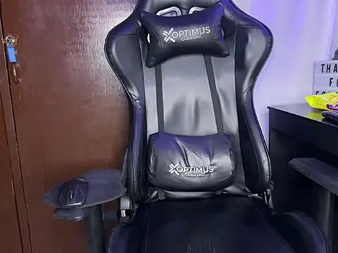 BigTitsGirl04 webcam