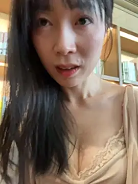 yourkeer (F milf) - 目标福利：穿外套里面全裸逛图书馆10分钟不同地方漏一波