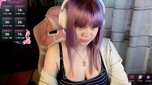 kristibloom (F teen) - Long tit flash + naked nipple pinching🍒