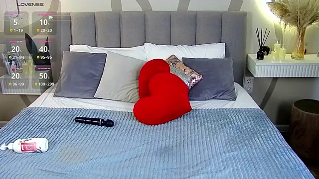 WoW__JuliaBlonde webcam