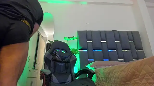 noah_corvelle webcam