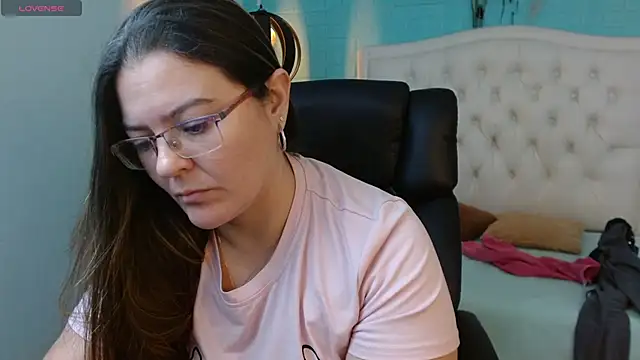 msjossie (F milf) - control toy for 10 minutes