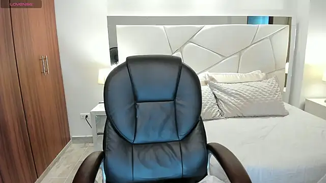 Natasha_Kiim_ webcam