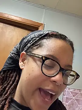 hazeleyedemonx13 webcam