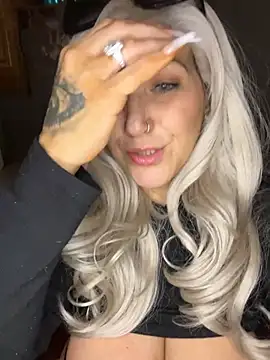 LittleMissEeve webcam