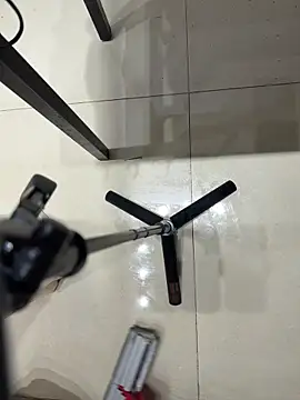  Selenaaaaa- chat room