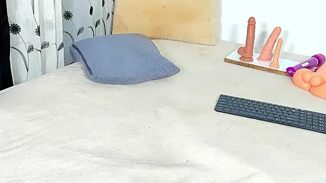 CREAMY_BUBBLEGUM webcam