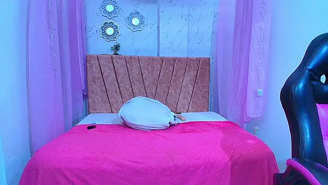 mia__thomson_ webcam