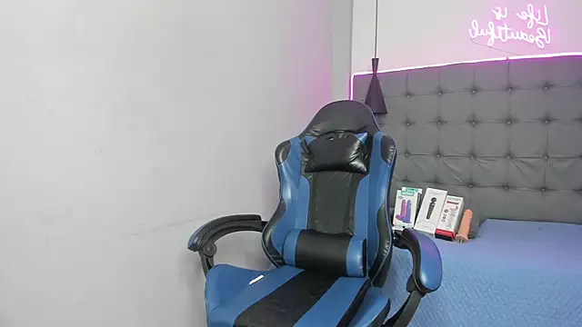 scarletcherry18 webcam