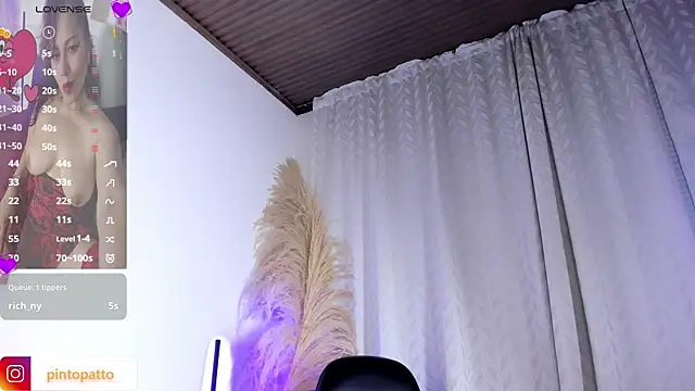 Mariia_Paulaa webcam