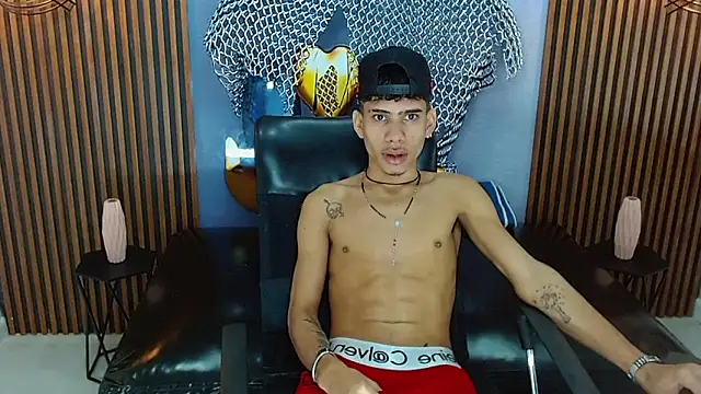 Skinny_cute_Alyer webcam