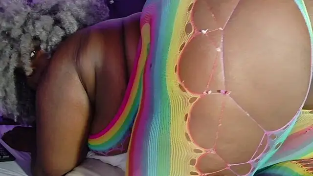 ebony_NeighborMoans webcam