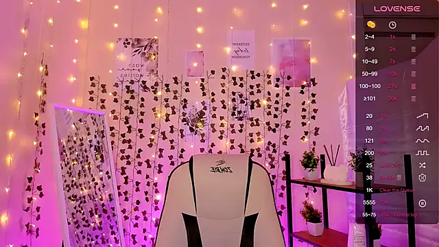 anyataylor_ (F young) - boobs massage