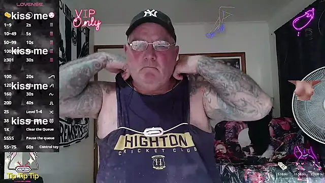 KINKYBLUEYES69 webcam