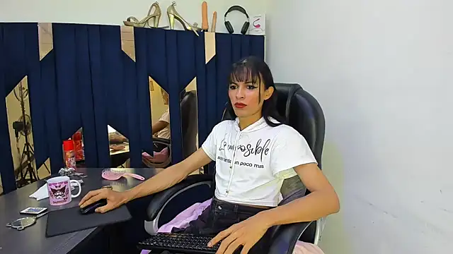 Aisha_hotts777 webcam