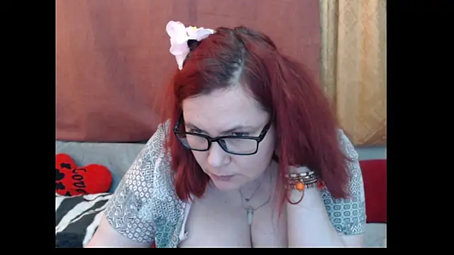 PlayfullMature webcam