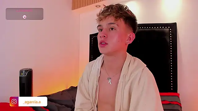 liamwildx20 (M twink) - show my ass