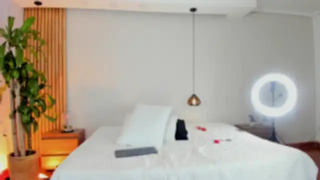 REINA_ADAHARA webcam