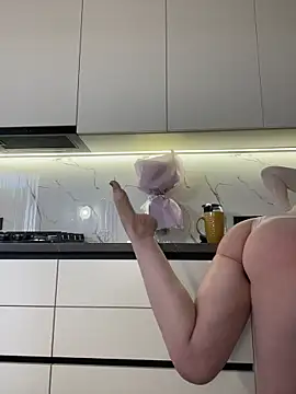 curlylara - CurlyLara's free webcam - UK Sex Cams