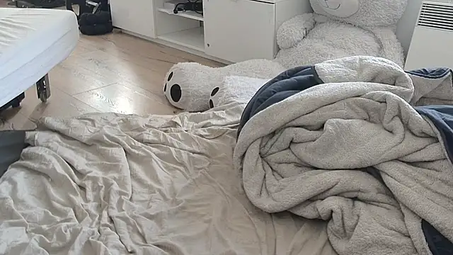 CeriseLapine live sex cam