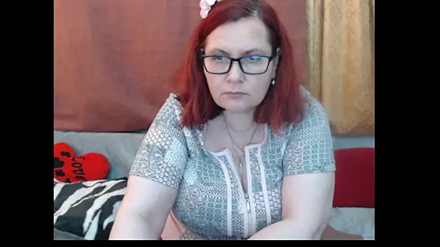 PlayfullMature webcam