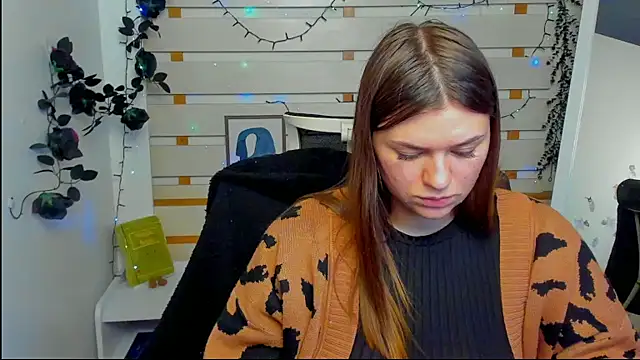 josephine_kiss (F teen) - hand bra