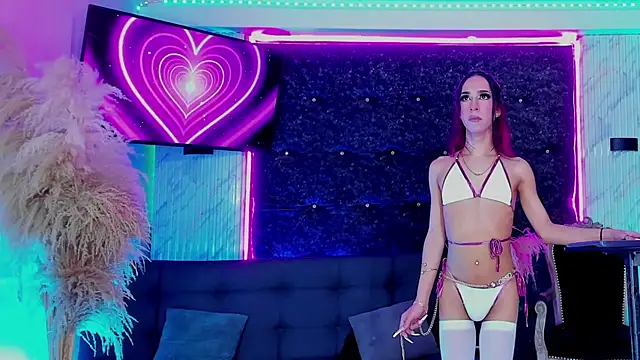 Queens_Wonders_Blonders webcam