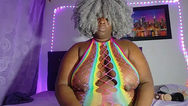 ebony_NeighborMoans webcam