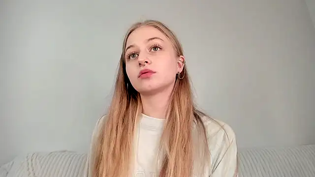 miamews - MiaMews's free webcam - UK Sex Cams