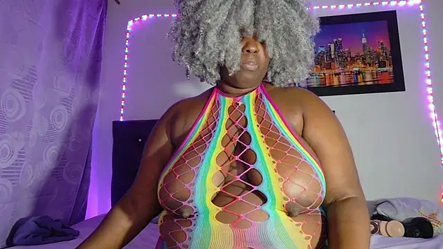 ebony_NeighborMoans webcam