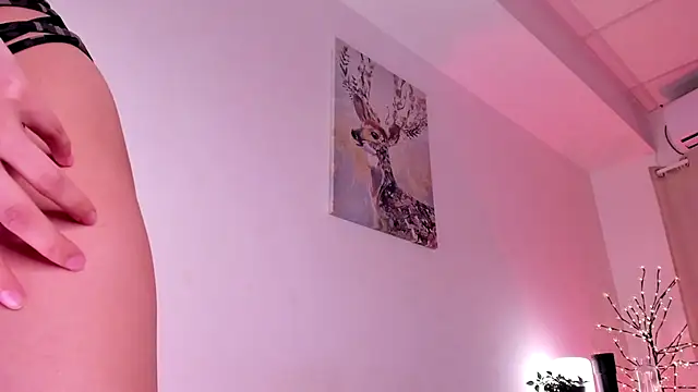 Divine_Madeleine webcam