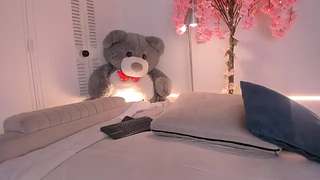 kitty_miaa (F young) - Panty  off + finger pussy