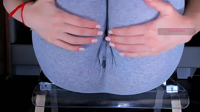 Cameltoe_squirt_inPants