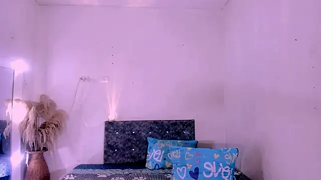 carolinemiller7 webcam