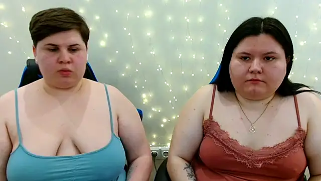 BeckyAndHellen webcam