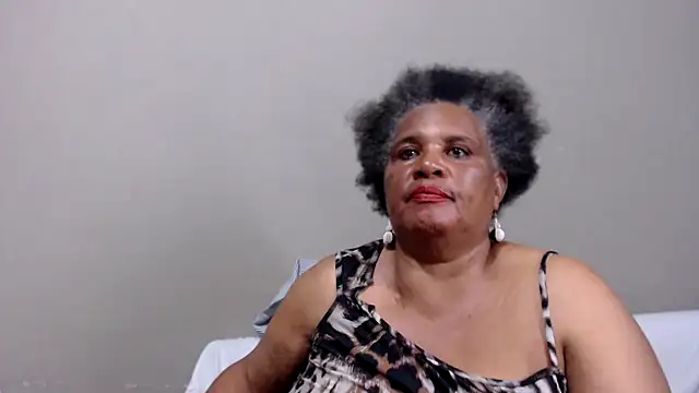 GrandBustyMelon webcam