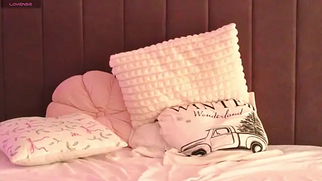 LauraDelightX webcam