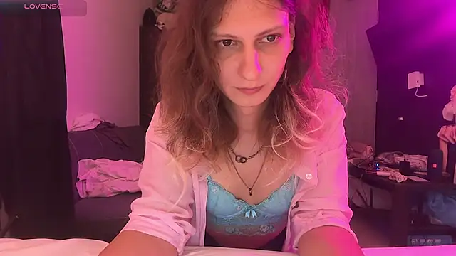 AlicePinkhead webcam