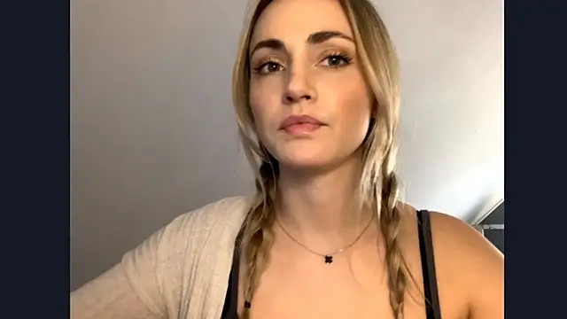 ScarlettSensitive webcam