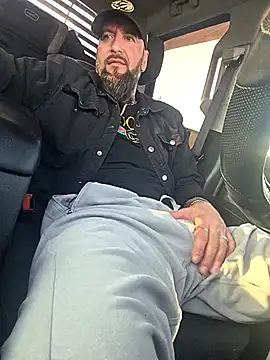 beardedtattood (Ask my age) - Watch my cock grow 😋