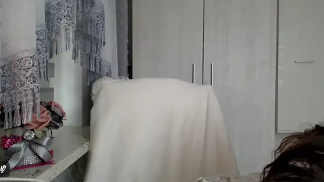 courtneyPerfect webcam