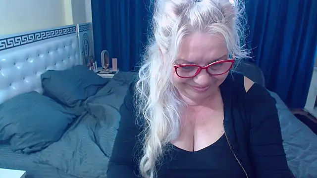 SonyaHotMilf webcam
