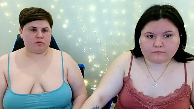 BeckyAndHellen webcam