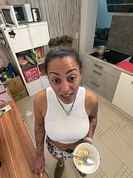 SweetPetiteNoir webcam